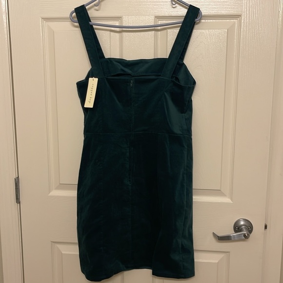 Copper Key New Green Velvet Mini Sheath Dress - Picture 3 of 10